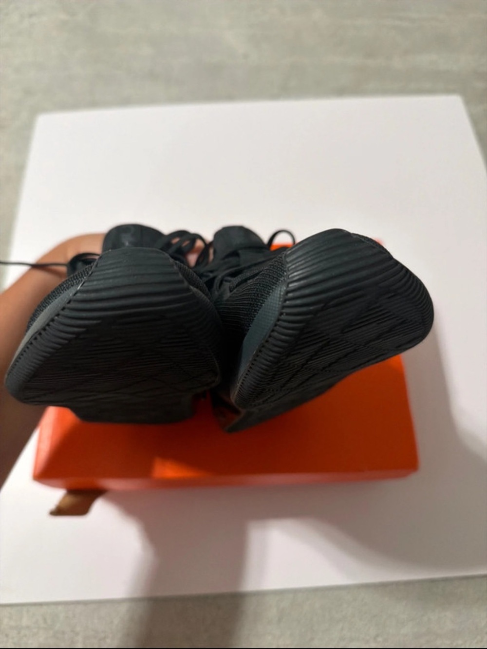 Nike Kids Black Low-Top Sneakers - Picture 8 of 8